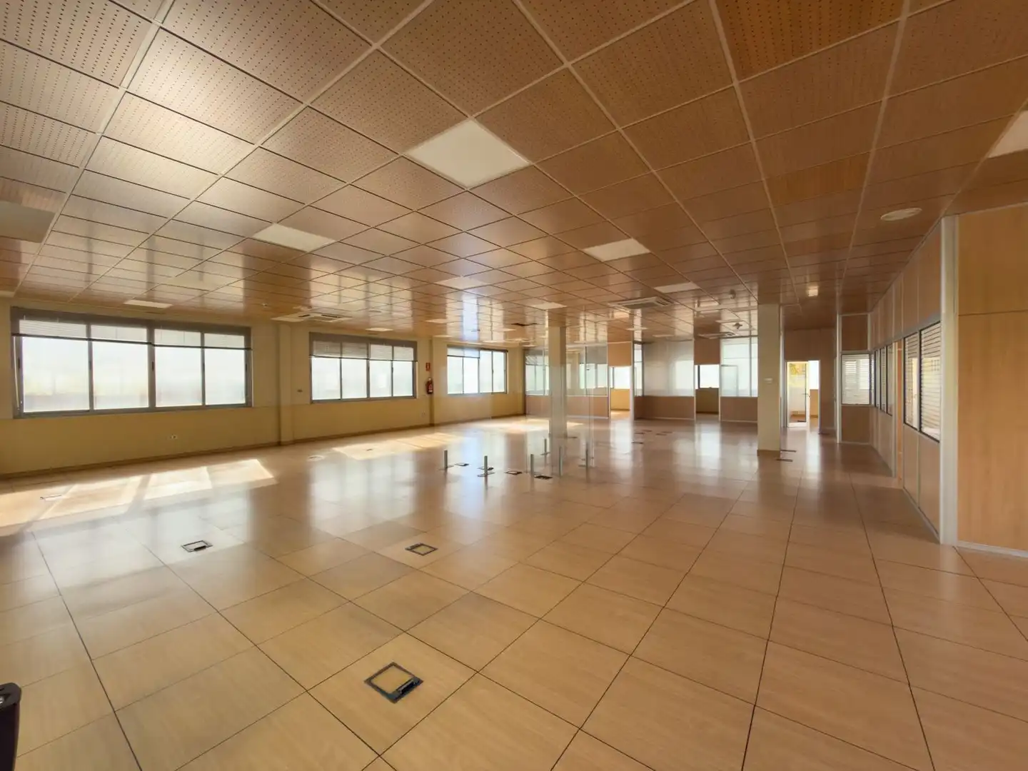 Gemischtgenutztes Gebäude zum Verkauf in Montserrat - Parque Empresarial, imagen 9