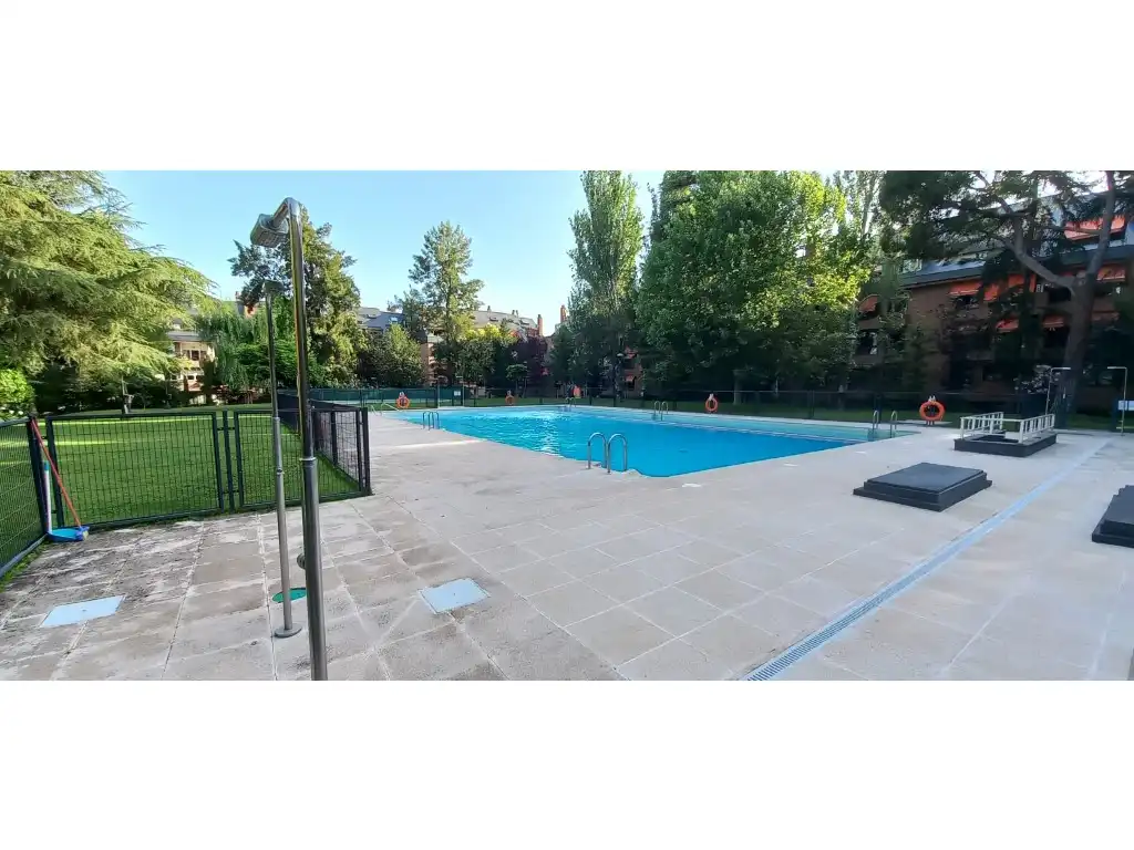 Piscina de Àtic en venda en Rozas Centro