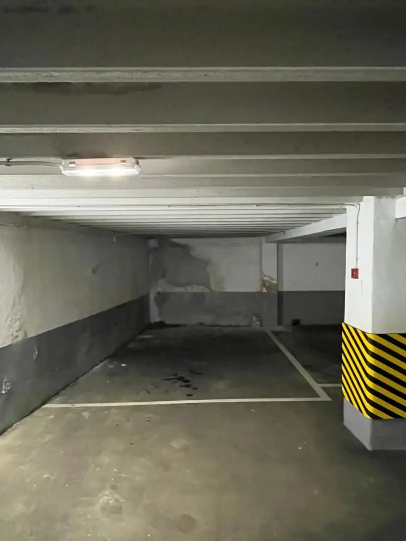 Parking de Piso de alquiler en Oviedo  con Calefacción