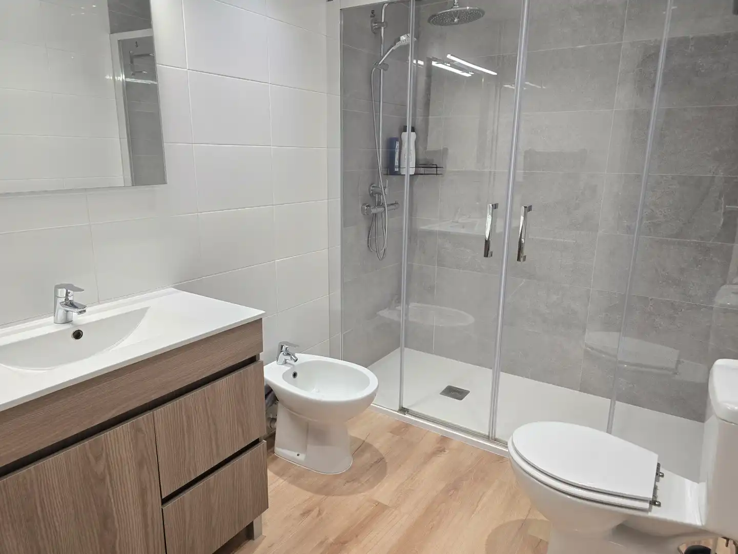 Baño de Piso en venta en Sabadell con Calefacción, Parquet y Terraza