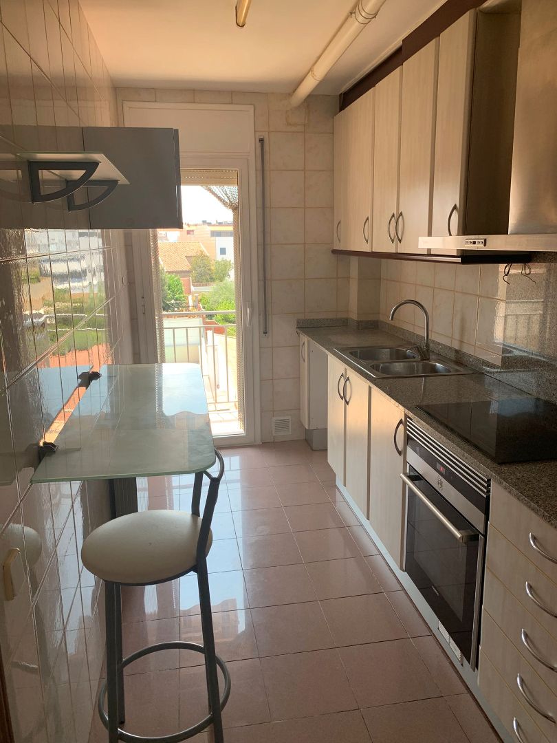 Cuina de Pis de lloguer en Terrassa amb Calefacció, Parquet i Forn