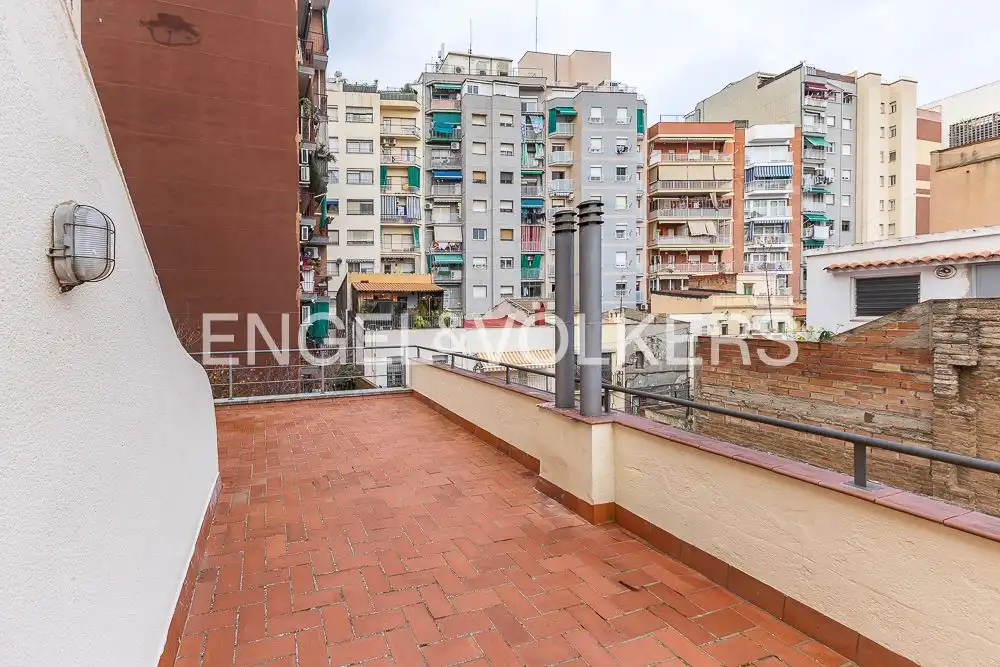Terrassa de Casa o xalet en venda en L'Hospitalet de Llobregat amb Aire condicionat, Calefacció i Parquet