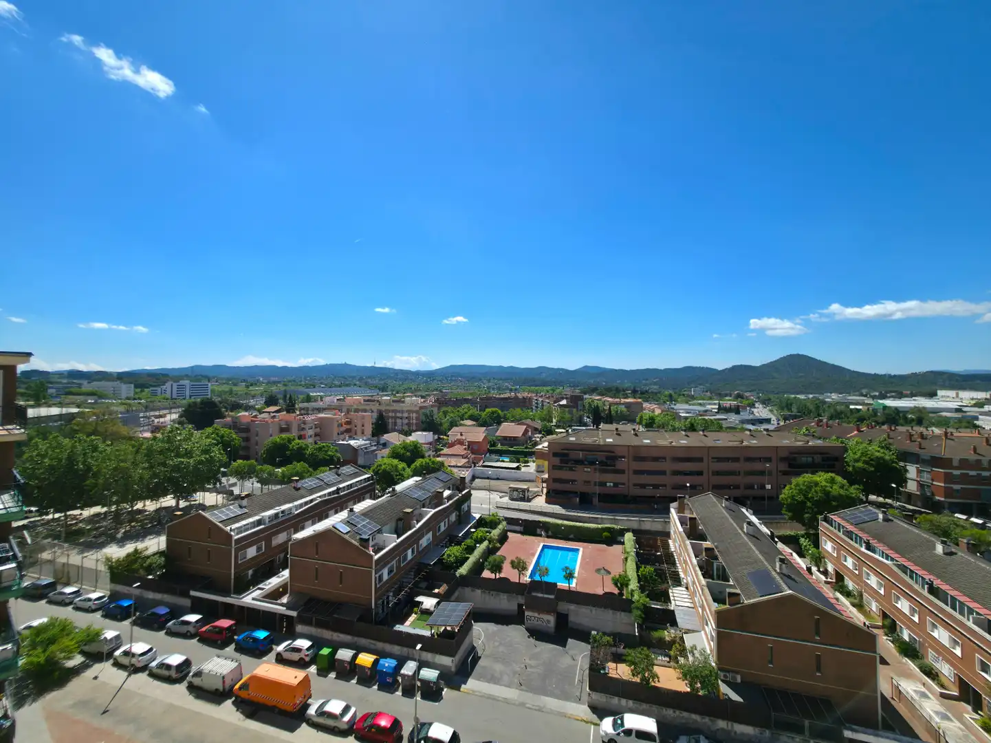 Vista exterior de Piso en venta en Rubí con Aire acondicionado, Calefacción y Terraza