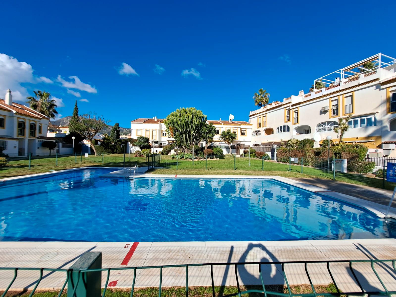 Jardí de Pis de lloguer en Torremolinos amb Terrassa, Moblat i Piscina comunitària