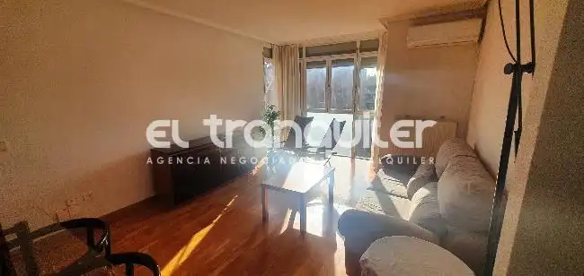 Living room of Flat for rent in Madrid  with Air Conditioner, Parquet flooring and Furnished