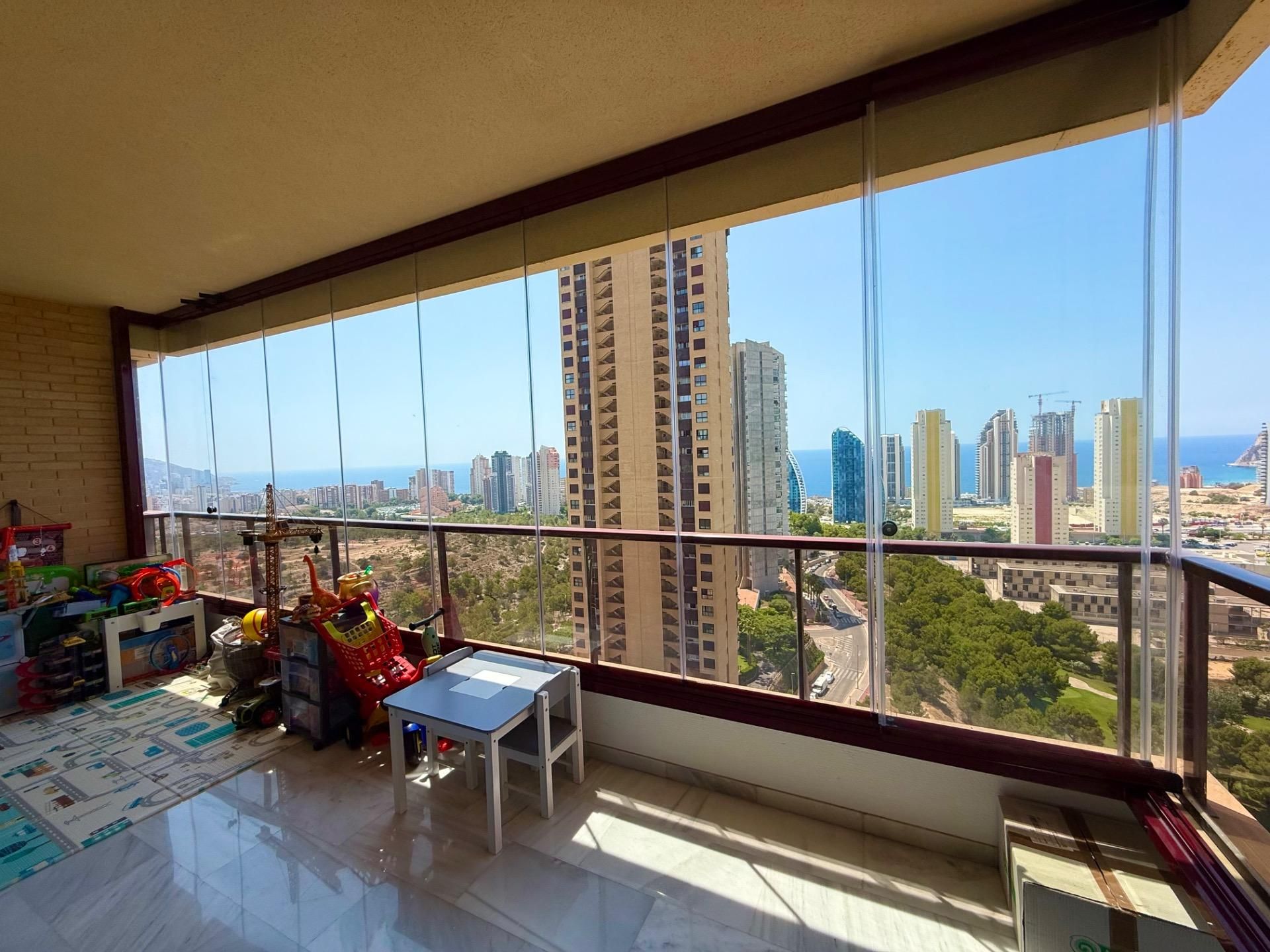 Vista exterior de Apartament en venda en Benidorm amb Aire condicionat, Jardí privat i Terrassa
