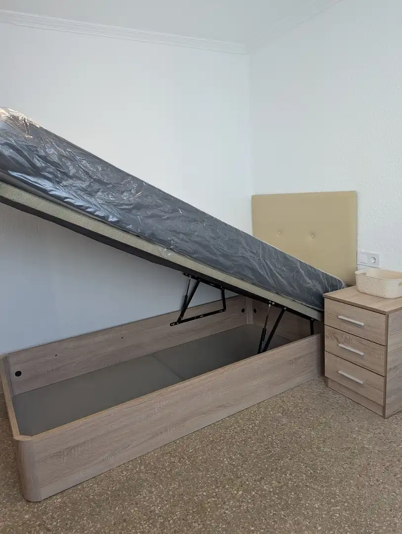 Bedroom of Flat for sale in Paterna