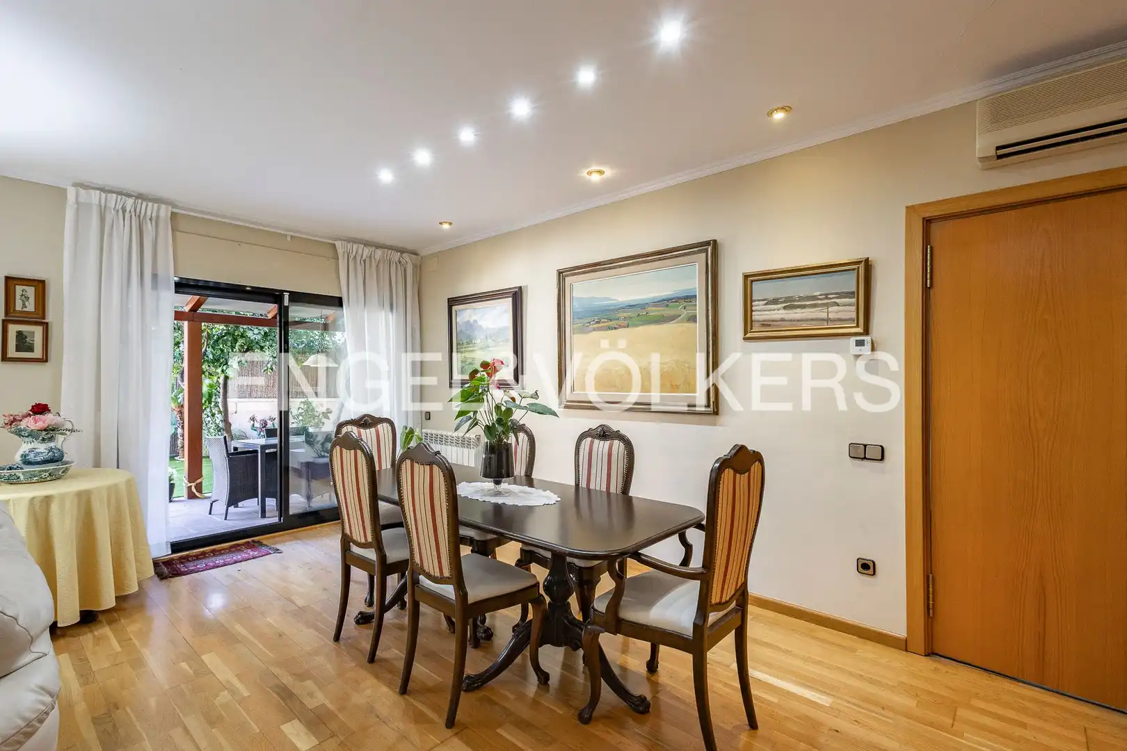 Comedor de Apartamento en venta en Sant Feliu de Llobregat con Aire acondicionado, Calefacción y Jardín privado