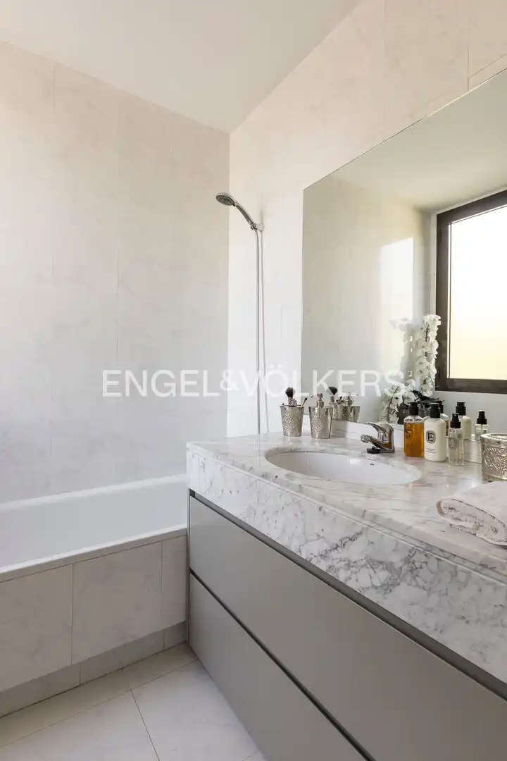 Baño de Piso en venta en Madrid con Calefacción, Parquet y Terraza