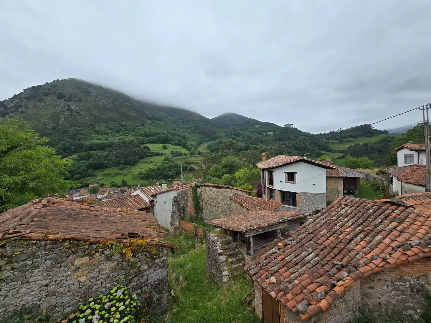 Vista exterior de Casa o xalet en venda en Llanes amb Calefacció, Terrassa i Traster