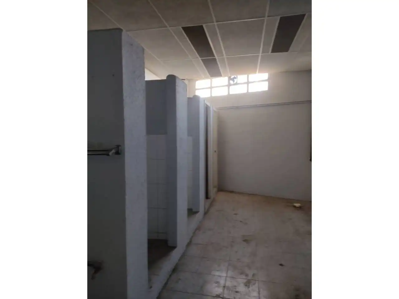 Badezimmer von Fabrikhallen zur Miete in Montcada i Reixac