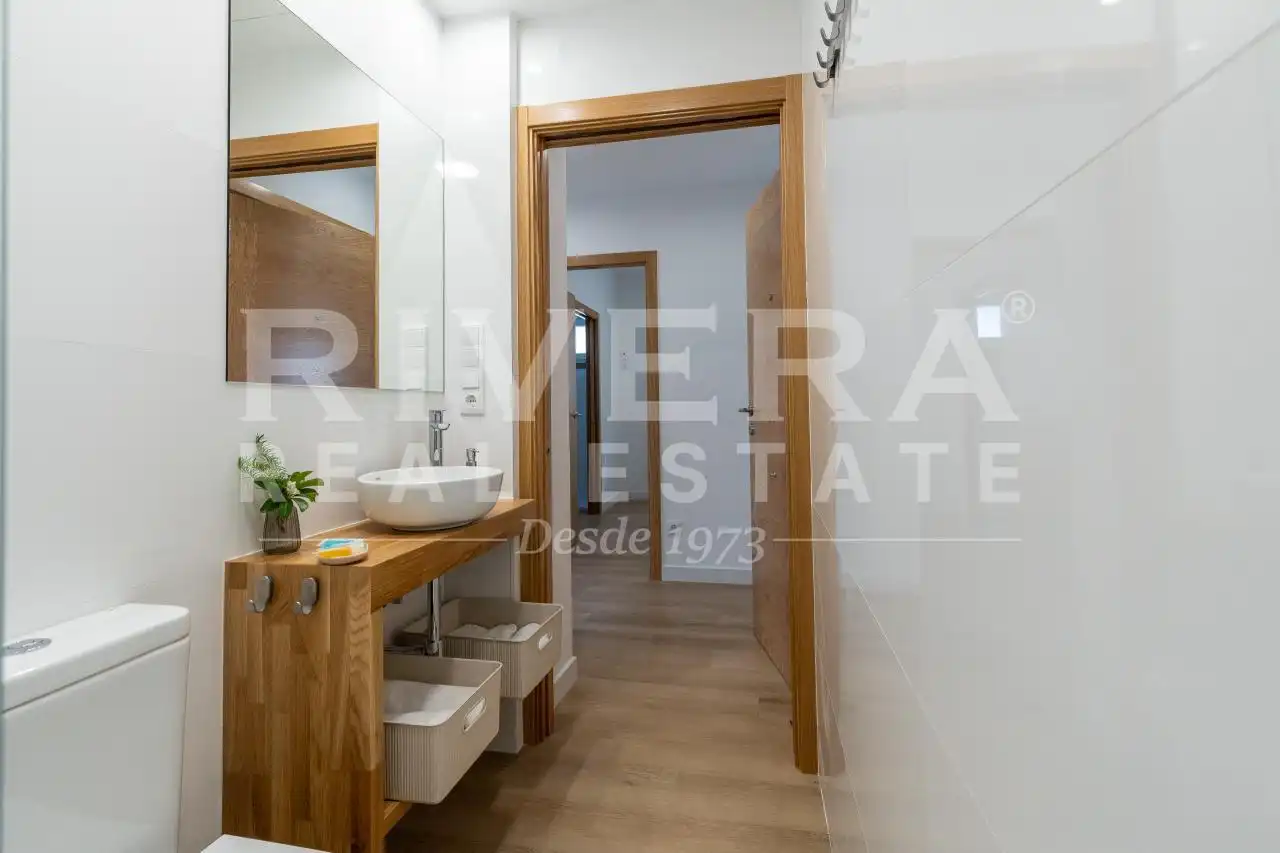 Baño de Apartamento en venta en Sanxenxo con Aire acondicionado, Calefacción y Terraza