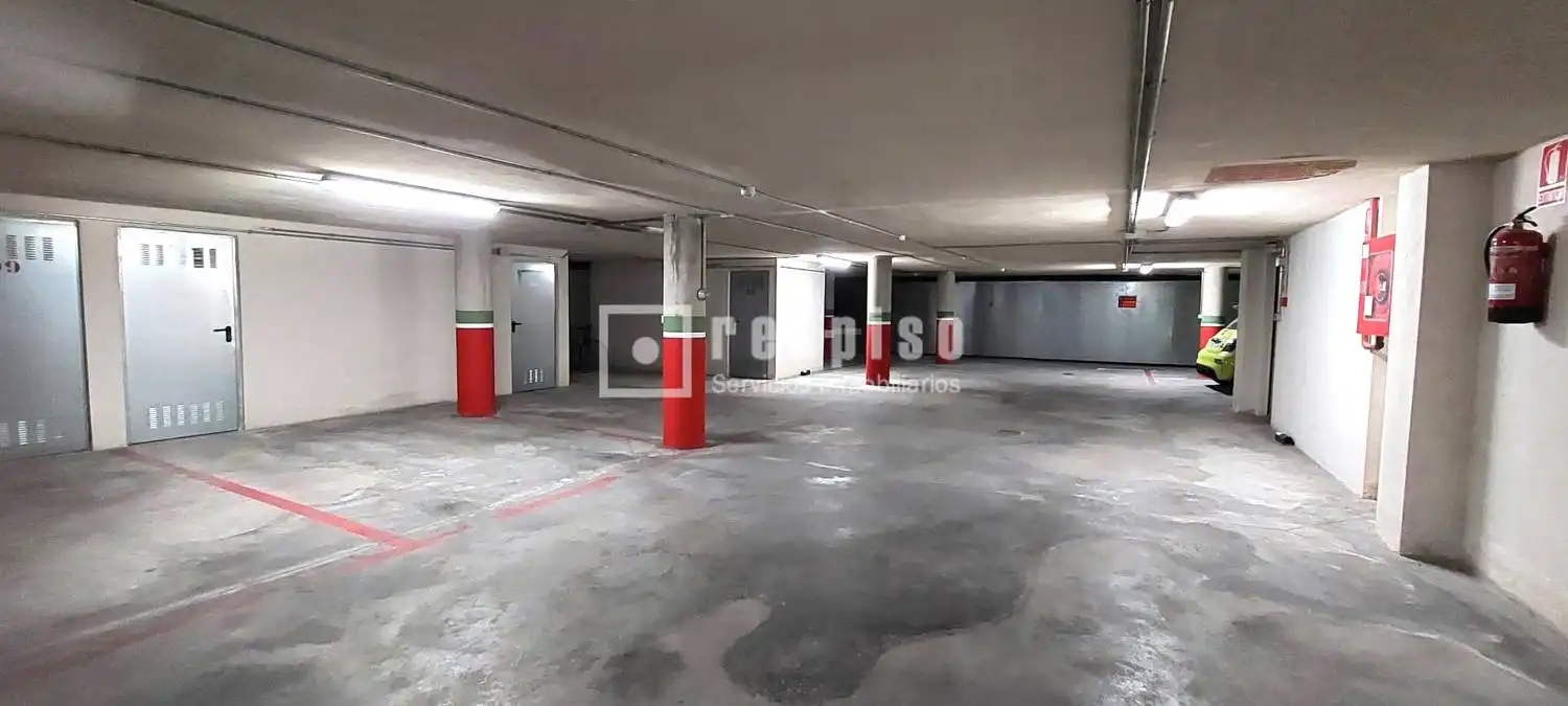 Parking de Piso en venta en Talavera de la Reina con Aire acondicionado, Calefacción y Jardín privado