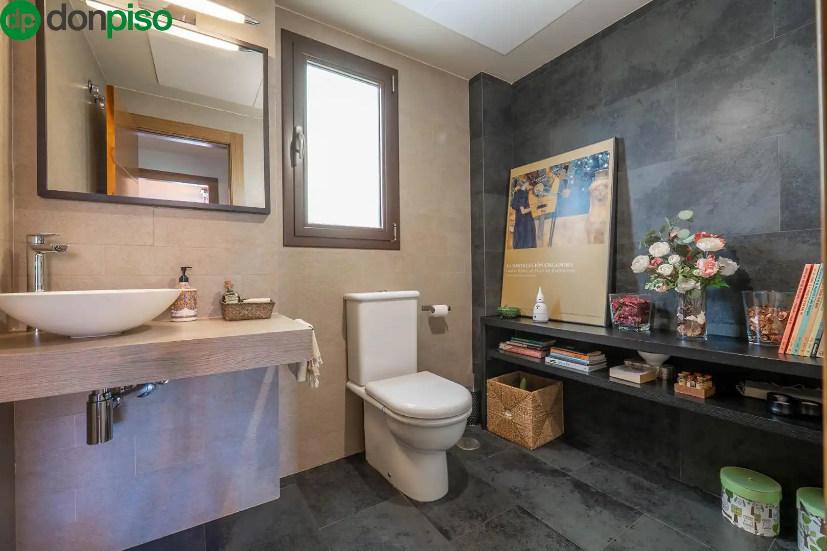Badezimmer von Einfamilien-Reihenhaus zum Verkauf in Granada mit Klimaanlage und Terrasse