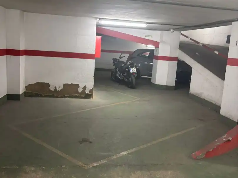 Parkplatz von Garage zum Verkauf in Huelva