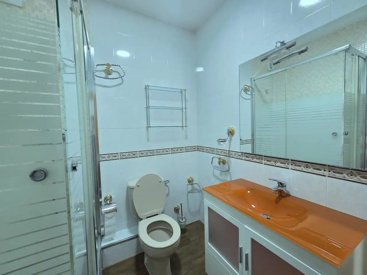 Bathroom of Flat for rent in Loeches  with Air Conditioner and Heating