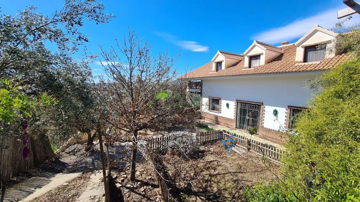 Vista exterior de Finca rústica en venda en Canillas de Albaida amb Aire condicionat, Calefacció i Jardí privat
