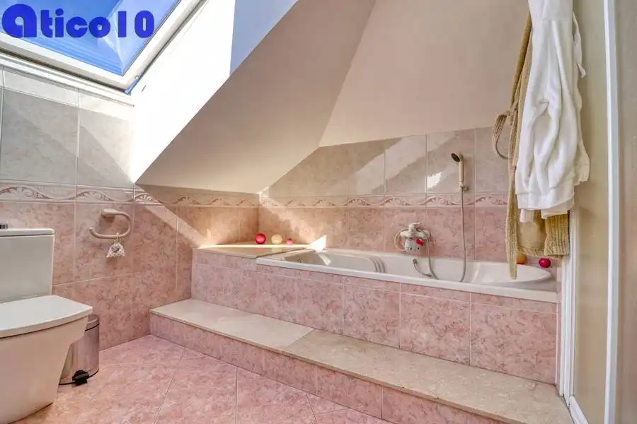 Baño de Casa o chalet en venta en Gijón  con Calefacción, Jardín privado y Parquet