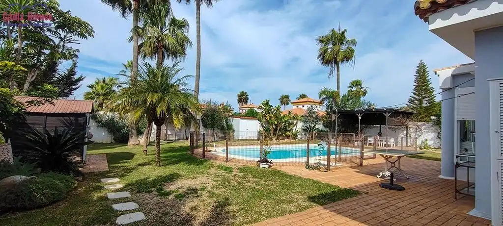 Swimming pool of Houses for sale in Chiclana de la Frontera  with Air Conditioner, Heating and Private garden