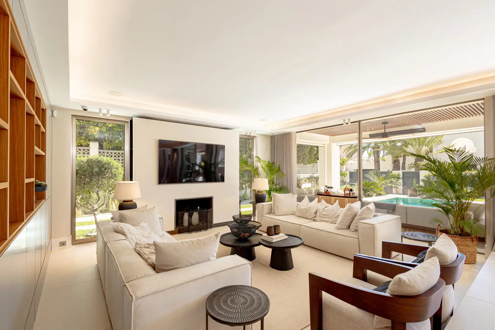 Sala d'estar de Casa o xalet de lloguer en Marbella amb Calefacció, Jardí privat i Terrassa