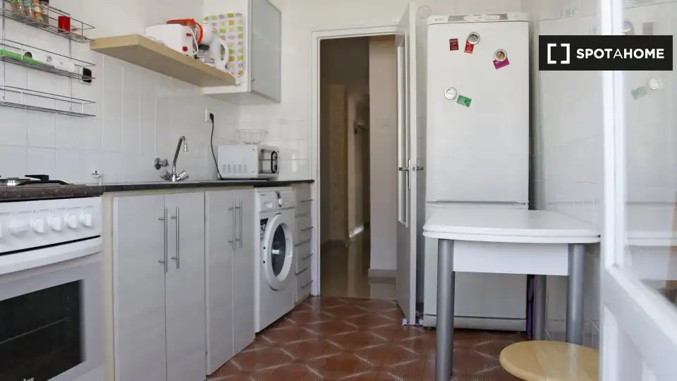 Cuina de Pis de lloguer en Valencia amb Aire condicionat, Calefacció i Moblat