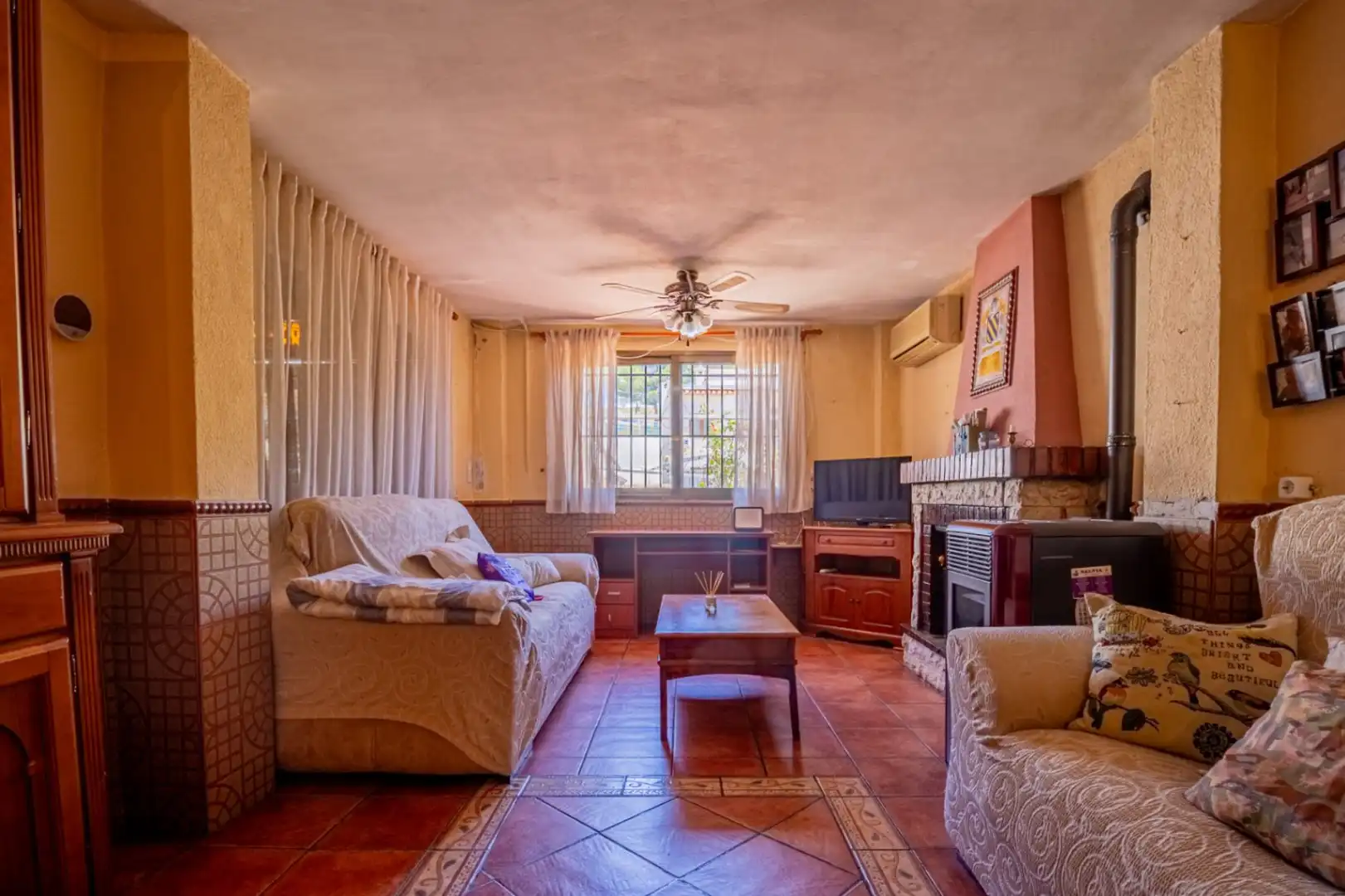 Sala de estar de Casa o chalet en venta en La Nucia con Aire acondicionado, Calefacción y Terraza