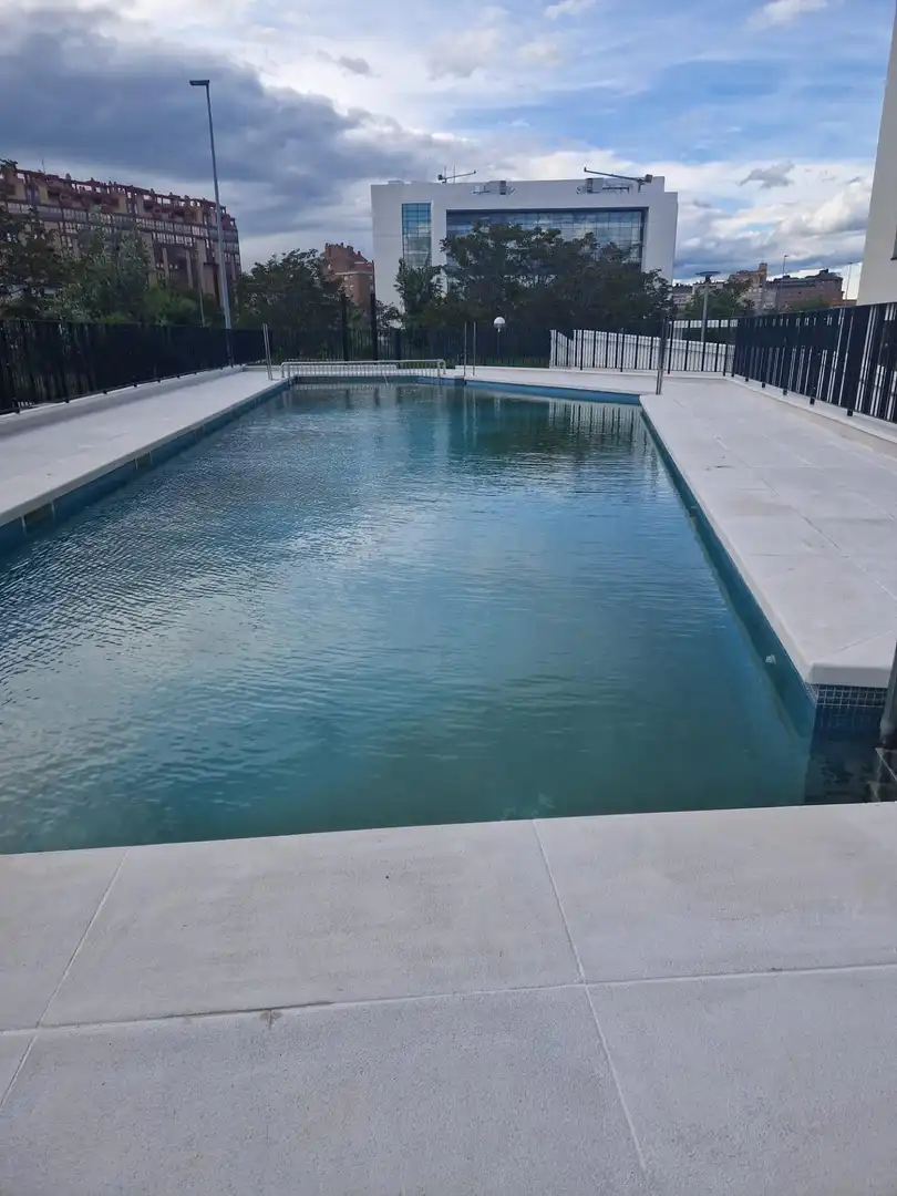 Piscina de Piso en venta en Ciudad de la Comunicación - Arco Ladrillo