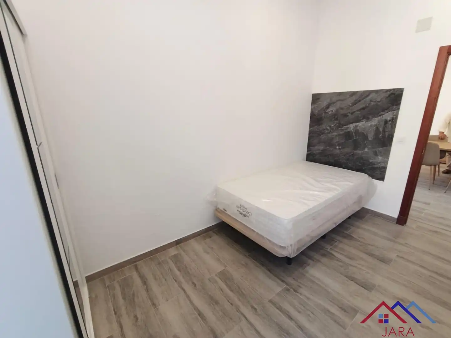 Dormitori de Apartament de lloguer en Jerez de la Frontera amb Aire condicionat, Calefacció i Terrassa