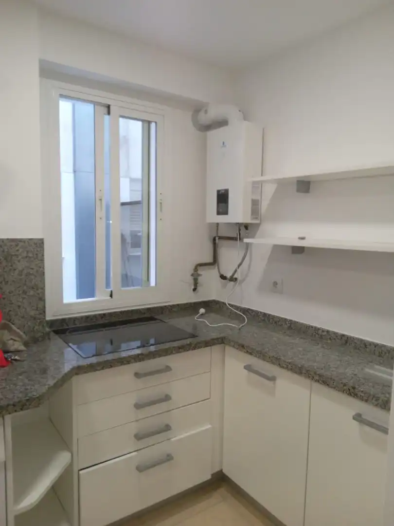 Küche von Wohnung zur Miete in Sevilla mit Klimaanlage, Heizung und Waschmaschine