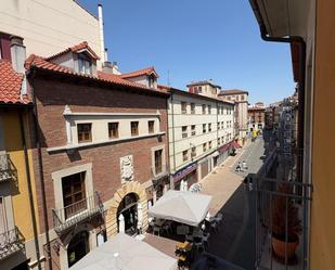 Vista exterior de Dúplex en venda en León Capital  amb Calefacció, Traster i Balcó
