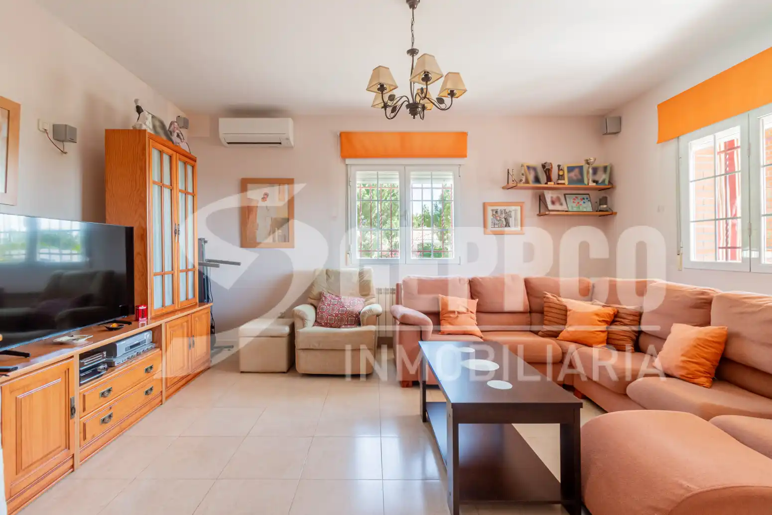 Sala d'estar de Casa o xalet en venda en Santa Cruz del Retamar amb Aire condicionat, Calefacció i Terrassa