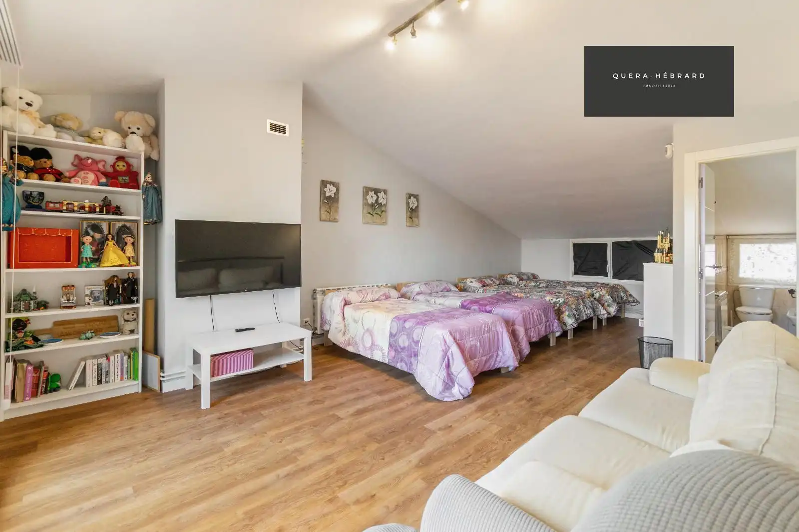 Habitación de Casa adosada en venta en Rubí con Aire acondicionado, Calefacción y Parquet