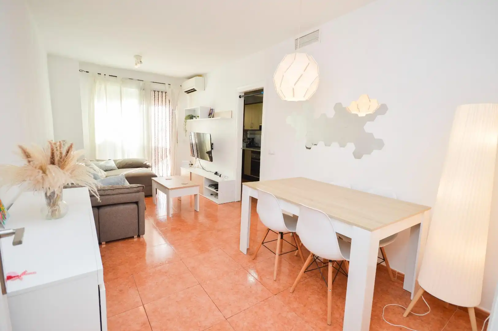 Wohnzimmer von Dachboden zum Verkauf in Viator mit Klimaanlage, Heizung und Terrasse