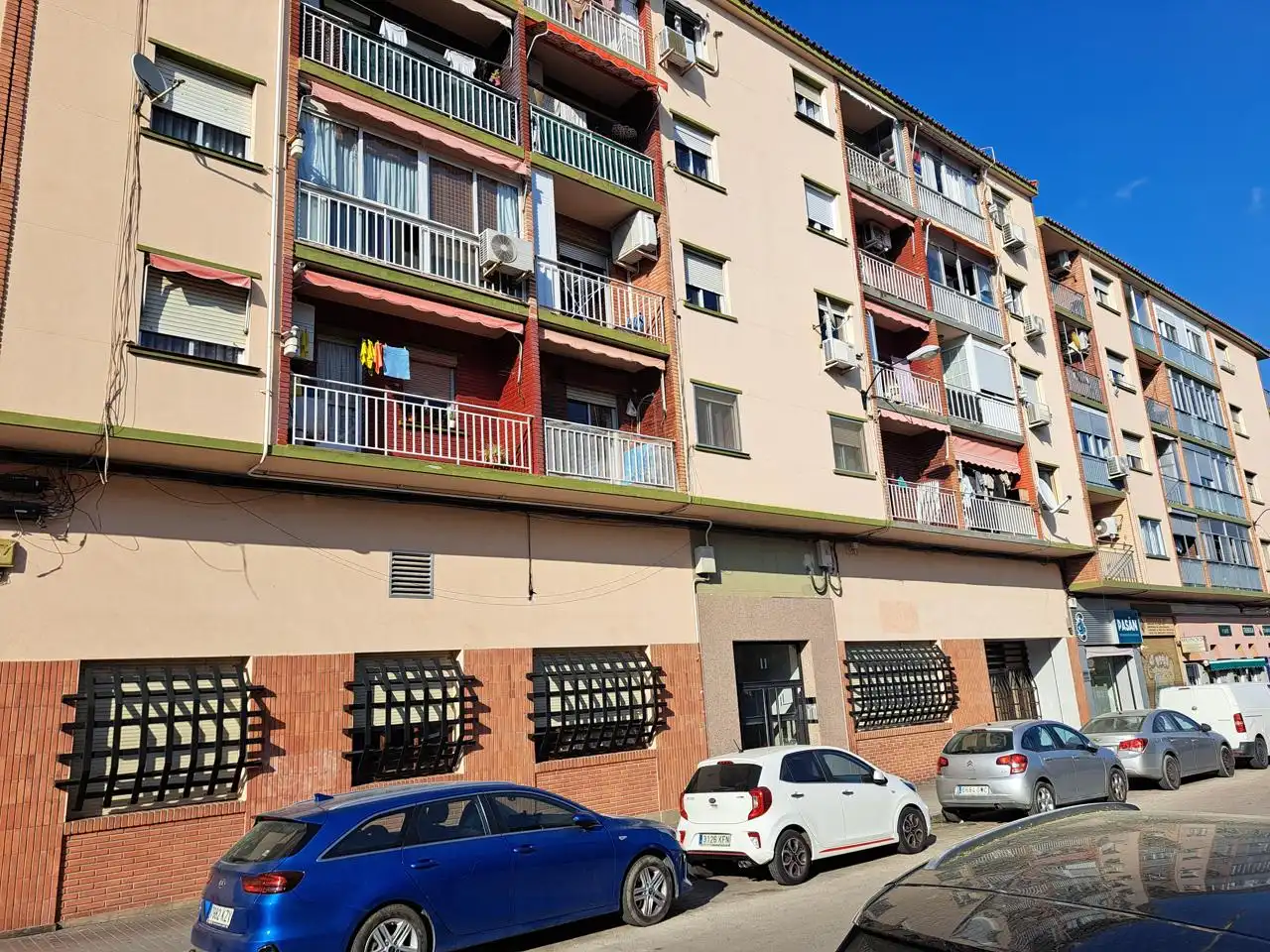 Vista exterior de Piso en venta en Zaragoza con Calefacción, Terraza y Trastero