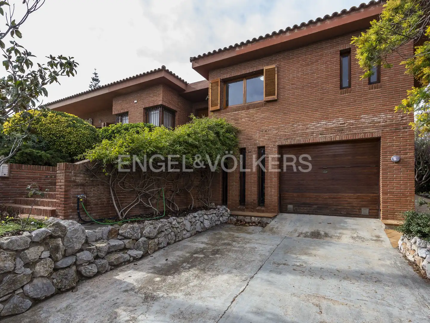 Vista exterior de Casa o xalet en venda en Vilanova i la Geltrú amb Calefacció, Jardí privat i Terrassa