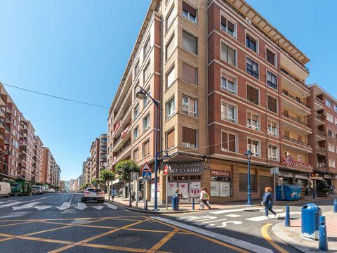 Flat for sale in Calle Gipuzkoa Kalea, Centro, Portugalete