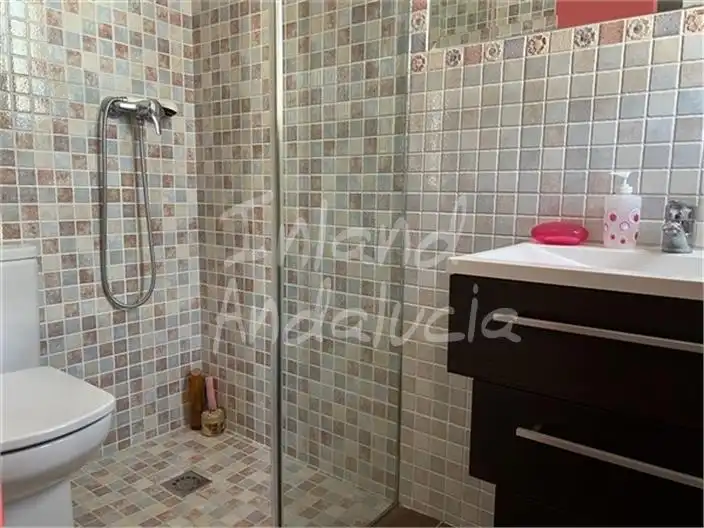 Baño de Casa adosada en venta en Frailes con Terraza y Internet