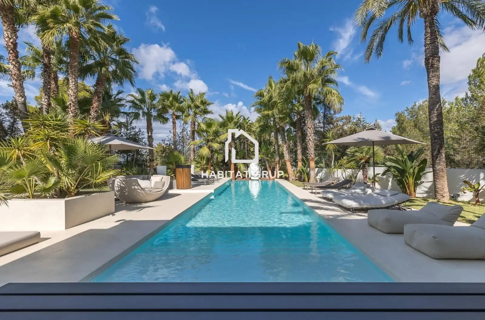 Vista exterior de Casa o xalet de lloguer en Eivissa amb Aire condicionat, Calefacció i Jardí privat