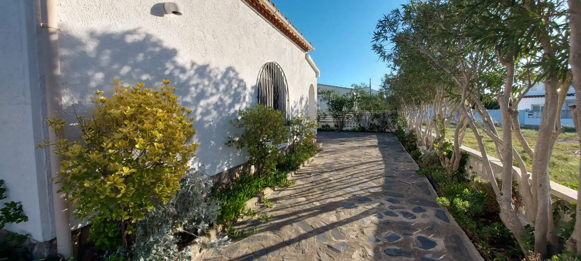 Exterior view of Houses for sale in Roses  with Air Conditioner, Heating and Private garden