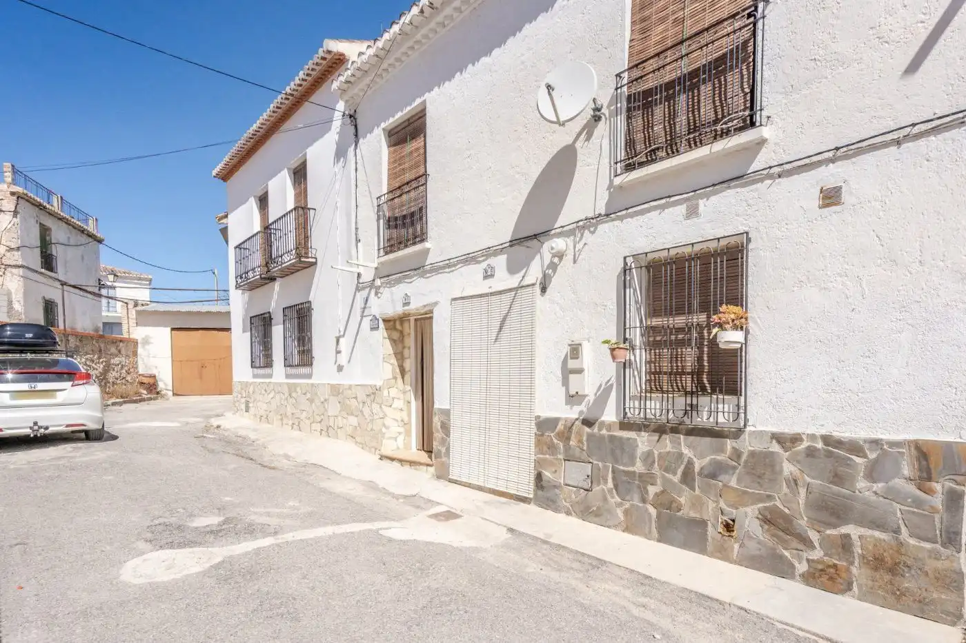 Vista exterior de Casa o xalet en venda en El Pinar amb Aire condicionat, Jardí privat i Terrassa