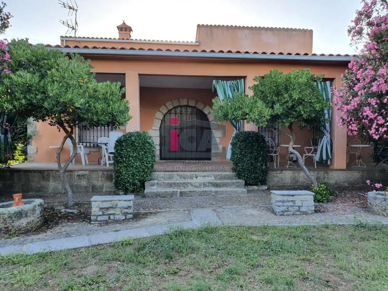 Chalet con piscina en venta en POLIGONO 25, LA GRANJA, imagen 2