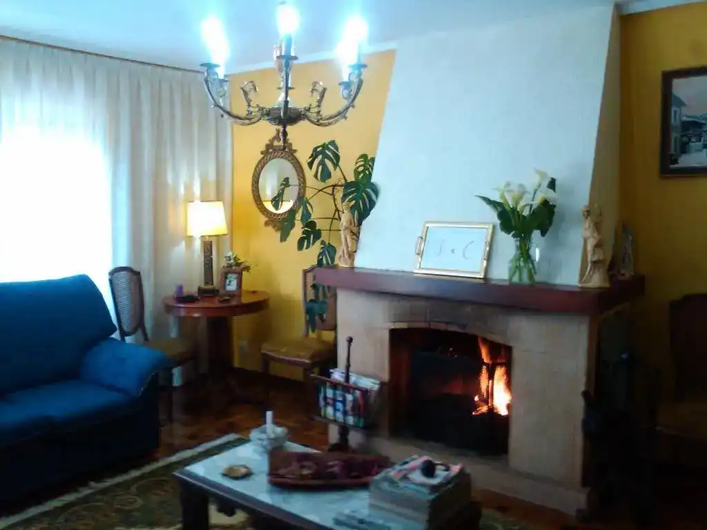 Sala d'estar de Casa o xalet en venda en Villaviciosa amb Balcó