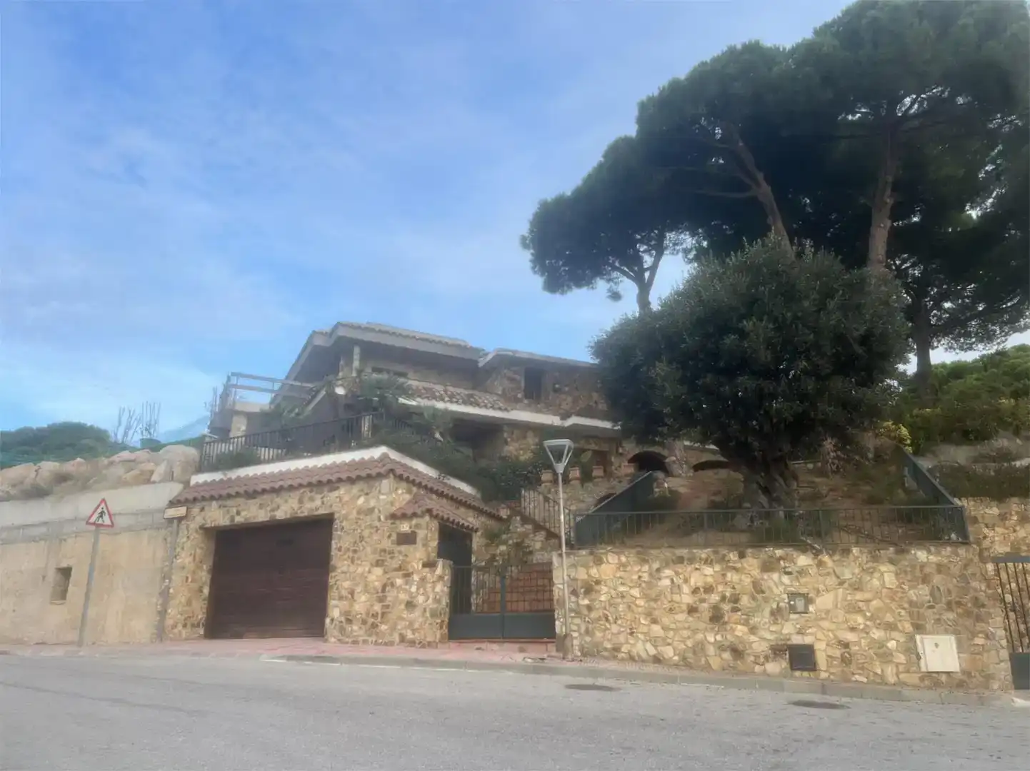 Vista exterior de Casa o xalet en venda en Teià amb Aire condicionat, Piscina i Balcó