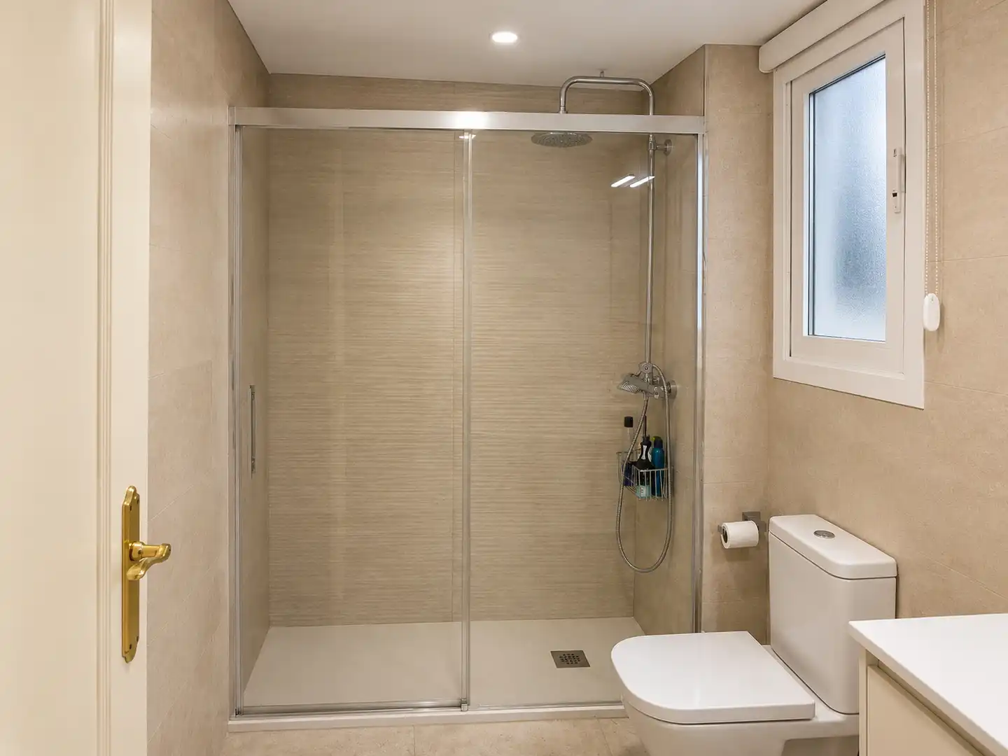 Bathroom of Flat for sale in Málaga  with Air Conditioner, Private garden and Terrace