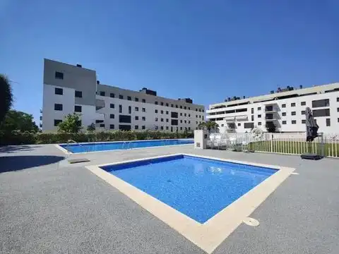 Schwimmbecken von Wohnung zur Miete in Calafell mit Klimaanlage, Heizung und Parkett