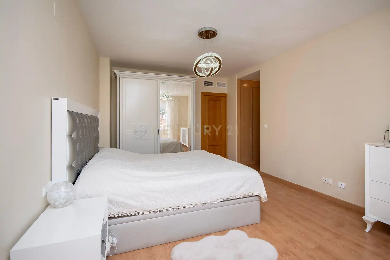 Habitación de Casa adosada en venta en Alicante / Alacant con Aire acondicionado, Balcón y Piscina comunitaria