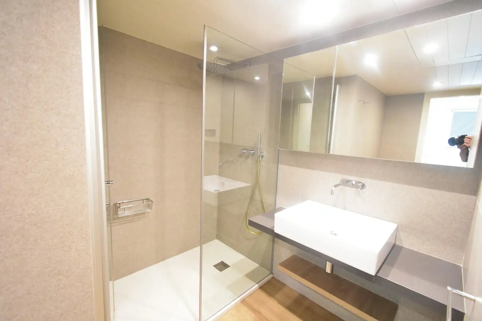 Bathroom of Flat for rent in Barcelona  with Air Conditioner, Heating and Parquet flooring
