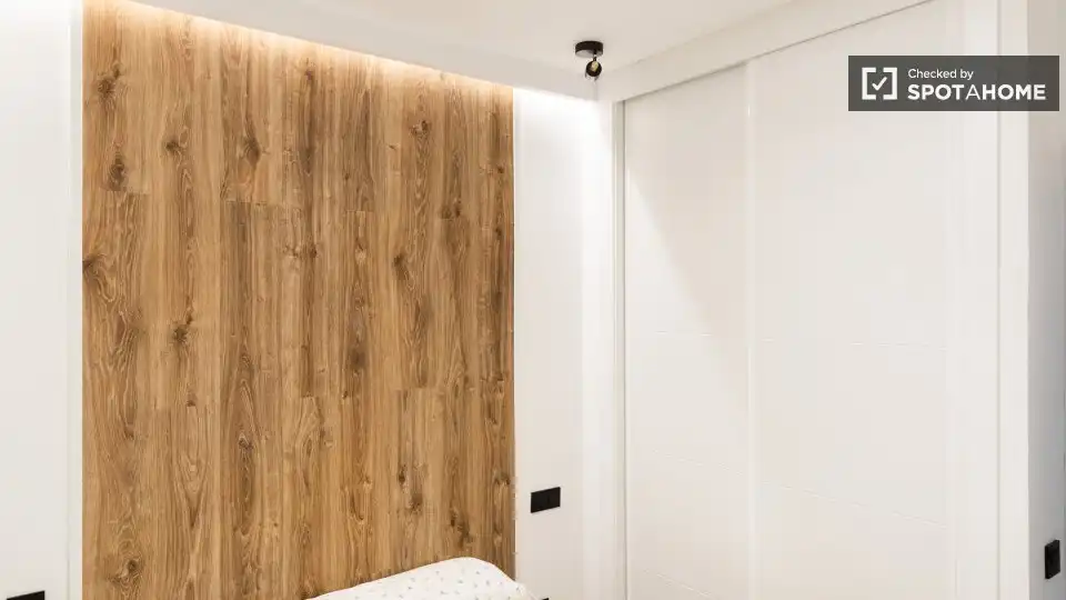 Flat for rent in Madrid  with Air Conditioner, Heating and Furnished