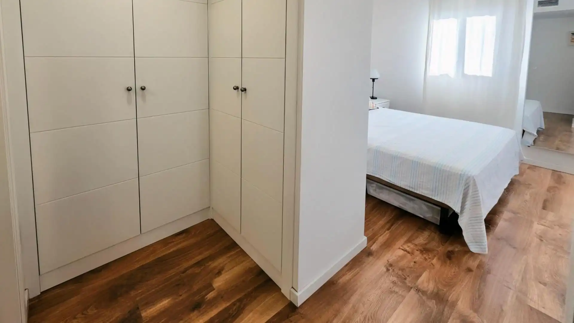 Dormitori de Pis en venda en San Juan de Aznalfarache amb Aire condicionat, Jardí privat i Parquet