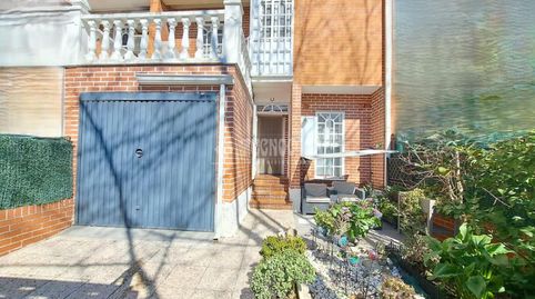 Photo 2 of Single-family semi-detached for sale in Pintores - Ferial, Parla